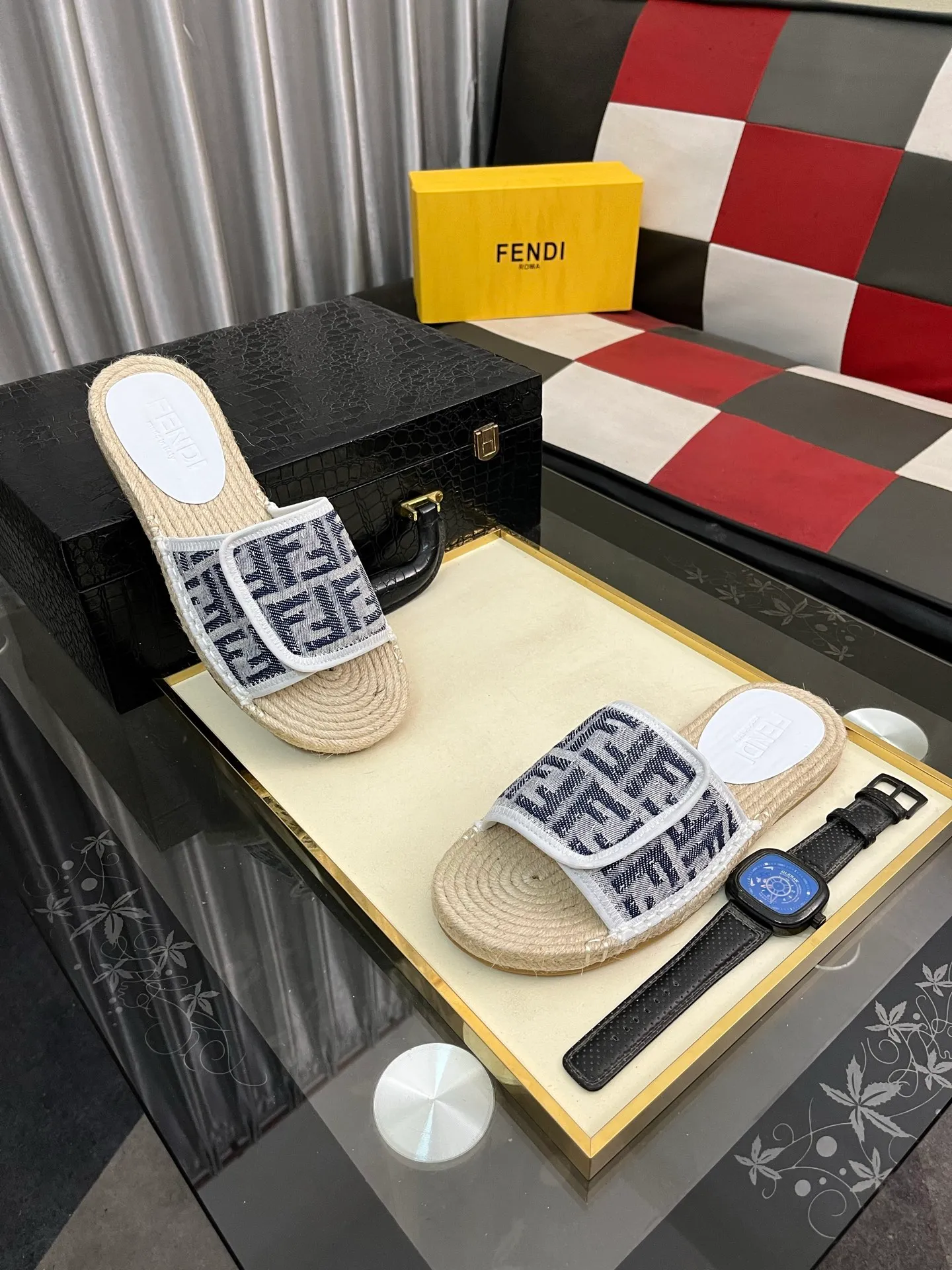 Men's shoes💰320⌚️⌚️[FENDI~Fendi slippers] High-end men's shoes brand official website 1:1 latest masterpiece: original mold customization, fabrics made of imported original materials, upgraded outsole, lighter, top quality in the market, simple and tasteful, a must-have for fashionistas, fashion is at your feet, full of confidence, the same style at the counter👍The season of summer slippers is here. Yardage: 38-44. Can be customized45.46.47